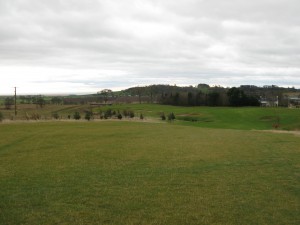 Dog-leg 6th hole, with an array of bunkers on the left of the dog-leg