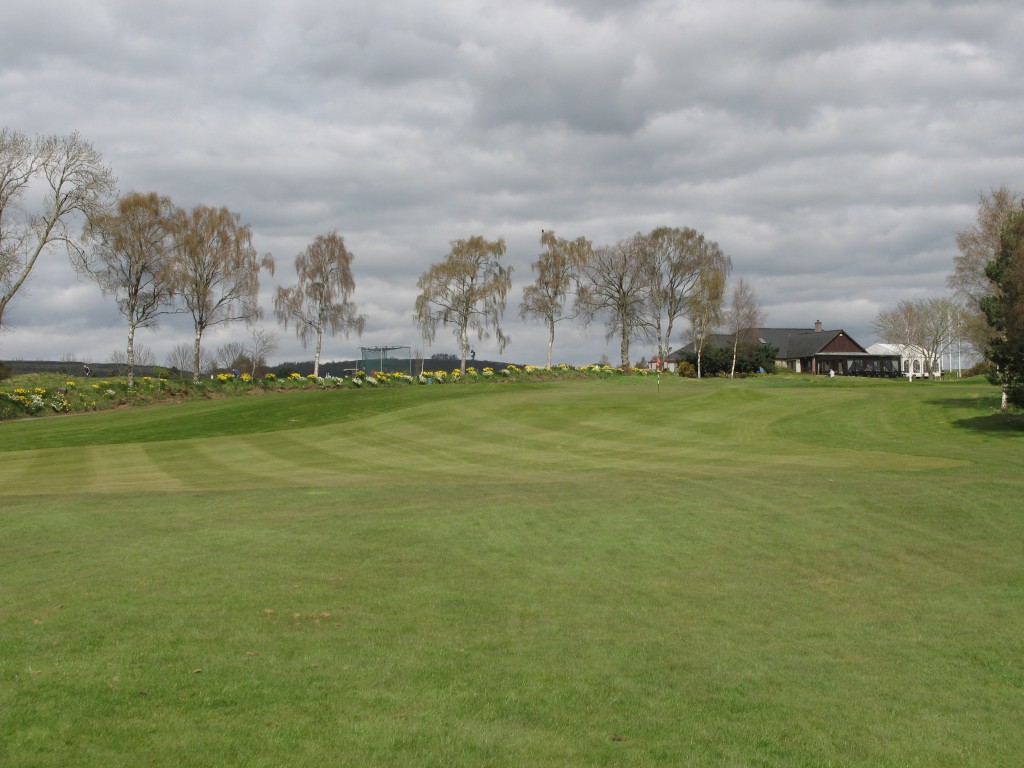 The 110 yard 9th at Leitfie Links - a tricky 2 level green requires precise distance control 