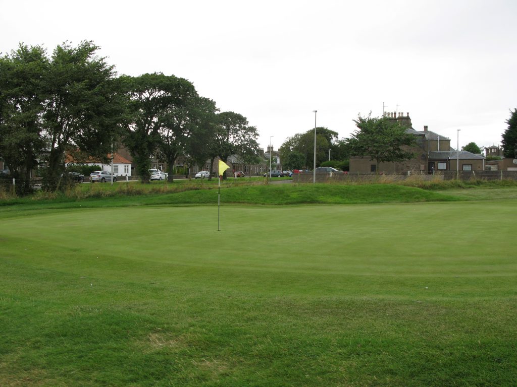 The 9th green on The Broomfield close to the Montrose town.